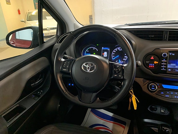 Toyota Yaris 13 of 25