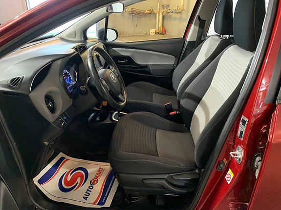 Toyota Yaris 8 of 25