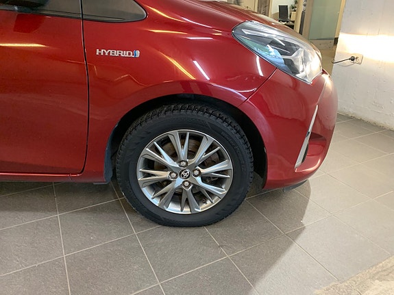 Toyota Yaris 25 of 25
