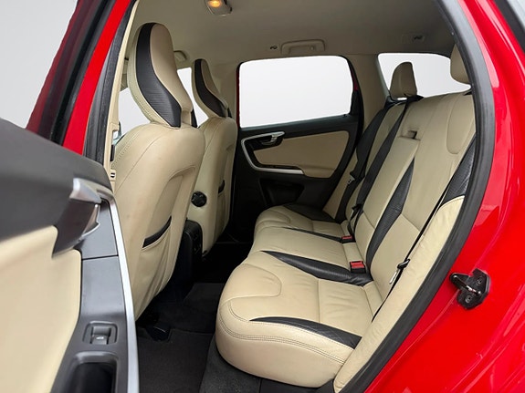Volvo XC60 16 of 21