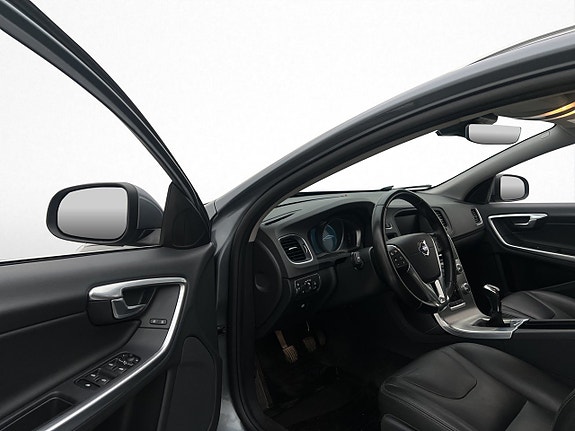 Volvo V60 11 of 30