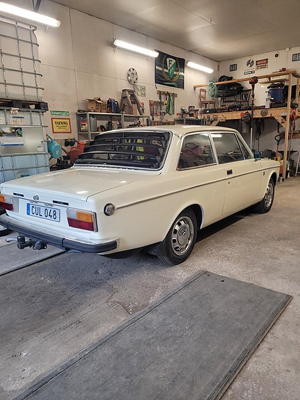Volvo 142 2 of 2