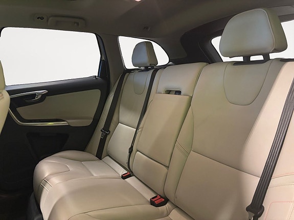 Volvo XC60 14 of 26