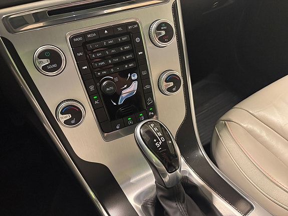 Volvo XC60 11 of 26