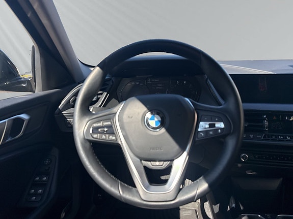 BMW 118i 10 of 27
