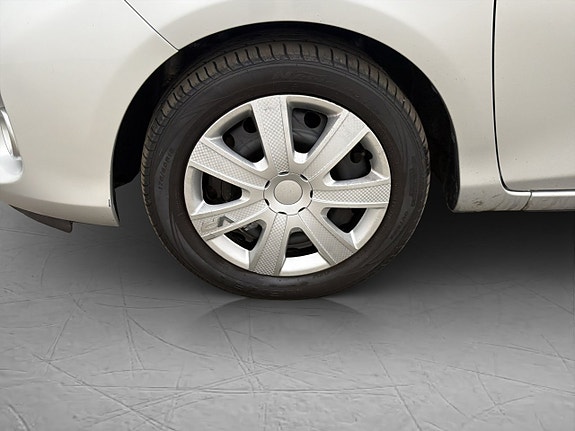 Toyota Yaris 27 of 30