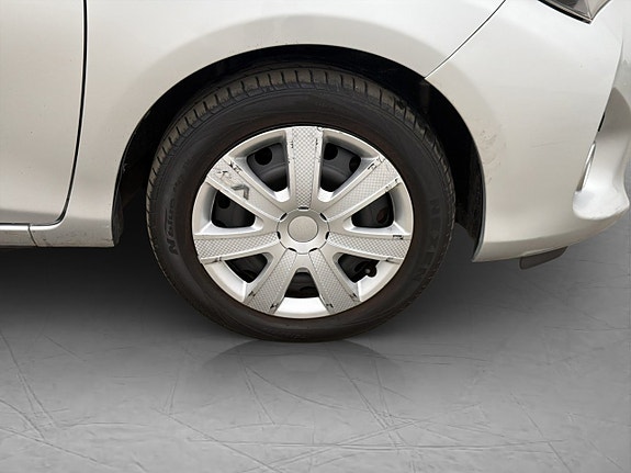Toyota Yaris 30 of 30