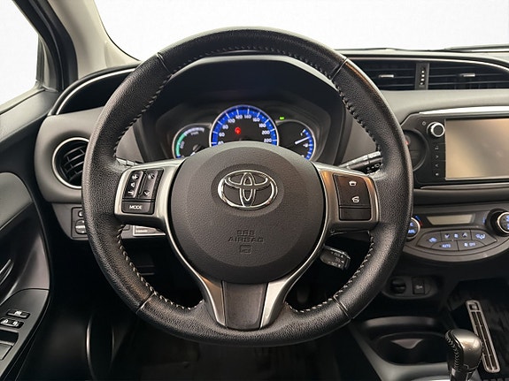 Toyota Yaris 13 of 30