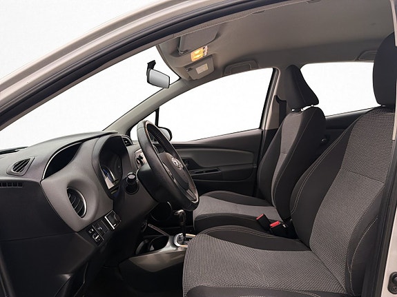 Toyota Yaris 11 of 30