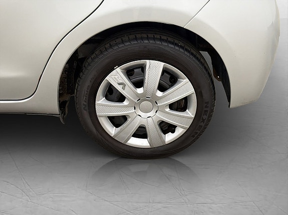 Toyota Yaris 28 of 30