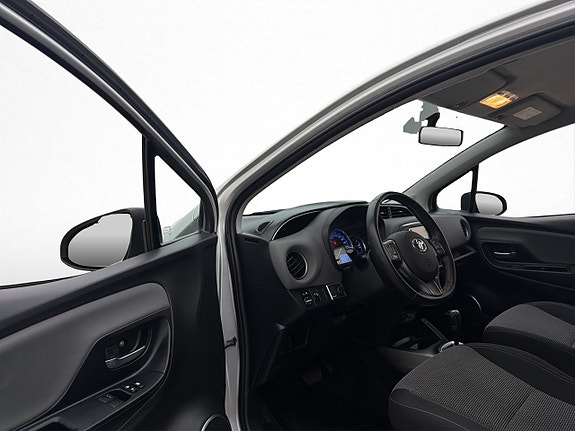 Toyota Yaris 10 of 30