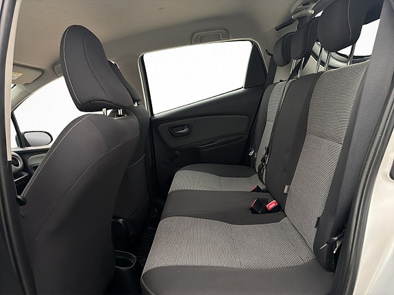Toyota Yaris 25 of 30