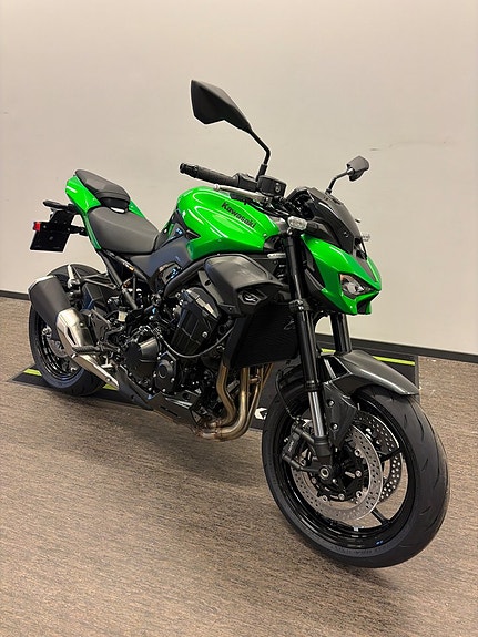 Kawasaki Z900 2 of 4