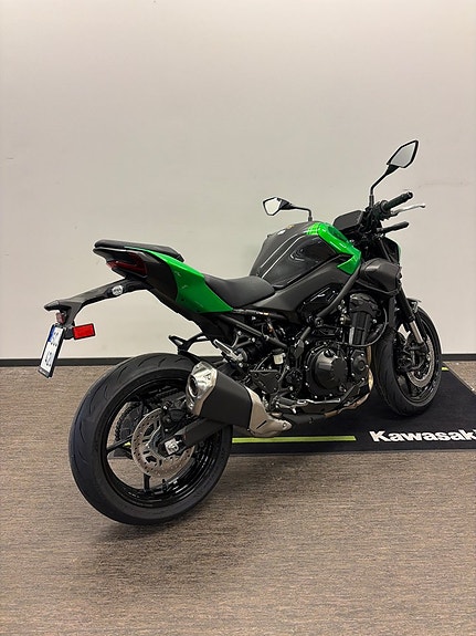 Kawasaki Z900 3 of 4