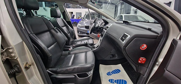 Peugeot 307 SW 14 of 15