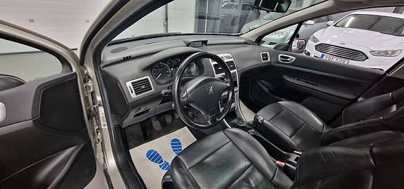 Peugeot 307 SW 8 of 15