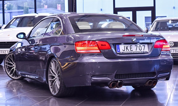 BMW 320i 3 of 13