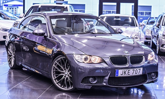 BMW 320i 2 of 13