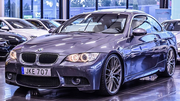 BMW 320i 4 of 13
