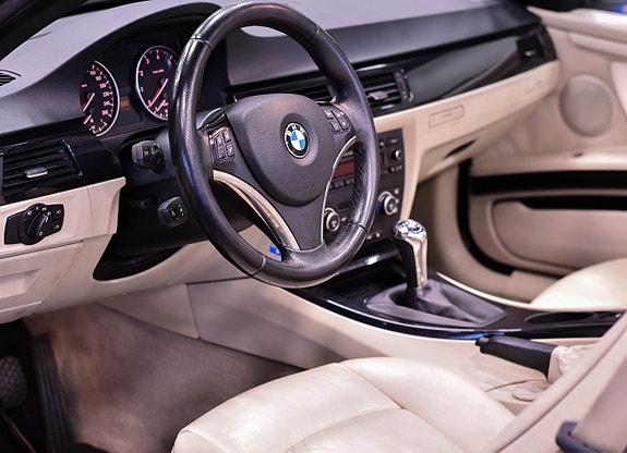 BMW 320i 11 of 13