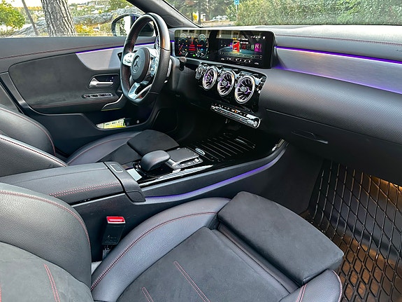 Mercedes-Benz CLA250 e 8 of 17