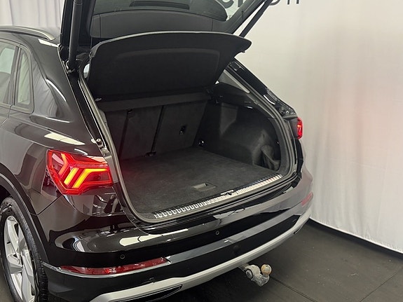 Audi Q3 11 of 12