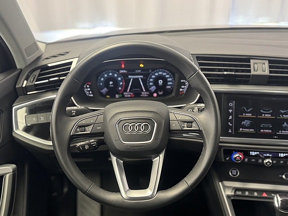 Audi Q3 9 of 12