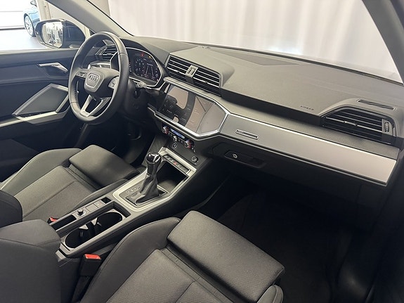 Audi Q3 10 of 12