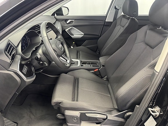 Audi Q3 6 of 12