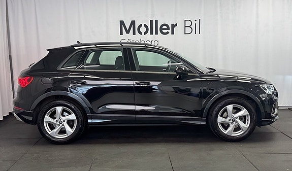 Audi Q3 2 of 12