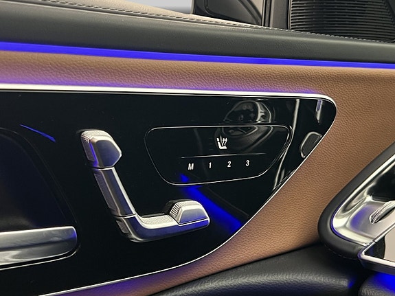 Mercedes-Benz E300 e 16 of 30