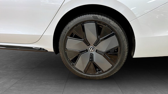 Volkswagen Passat 6 of 14