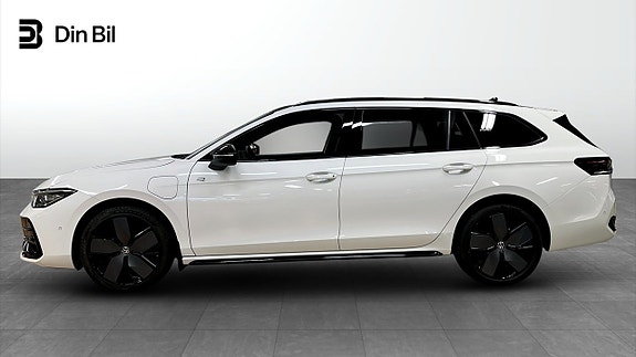 Volkswagen Passat 2 of 14