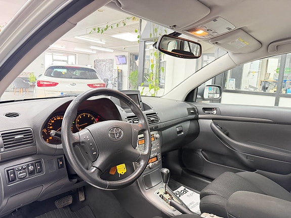Toyota Avensis 25 of 30