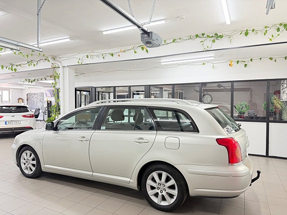 Toyota Avensis 7 of 30
