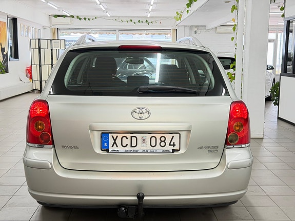 Toyota Avensis 12 of 30