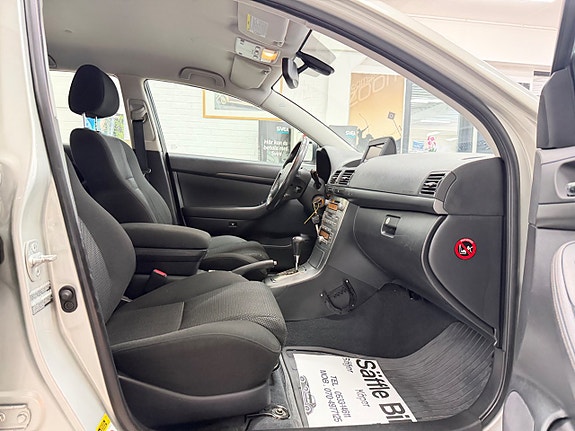 Toyota Avensis 15 of 30