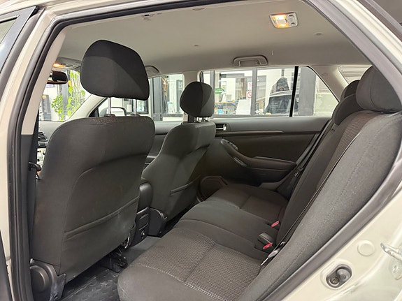 Toyota Avensis 21 of 30
