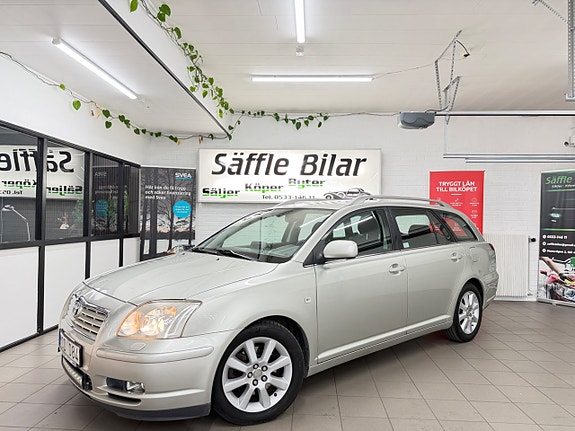 Toyota Avensis 2 of 30