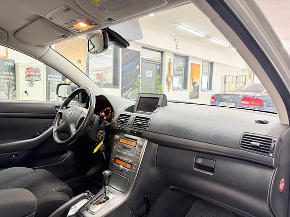 Toyota Avensis 16 of 30