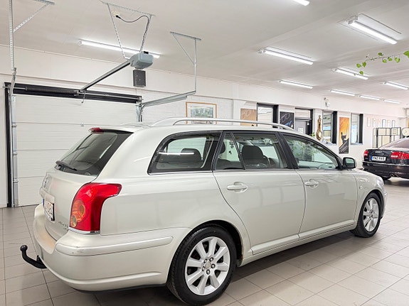 Toyota Avensis 8 of 30