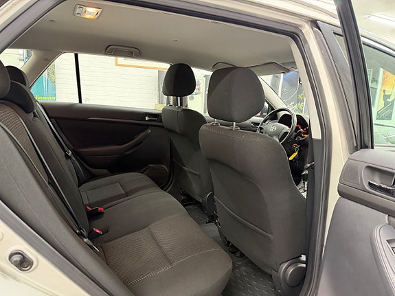 Toyota Avensis 17 of 30