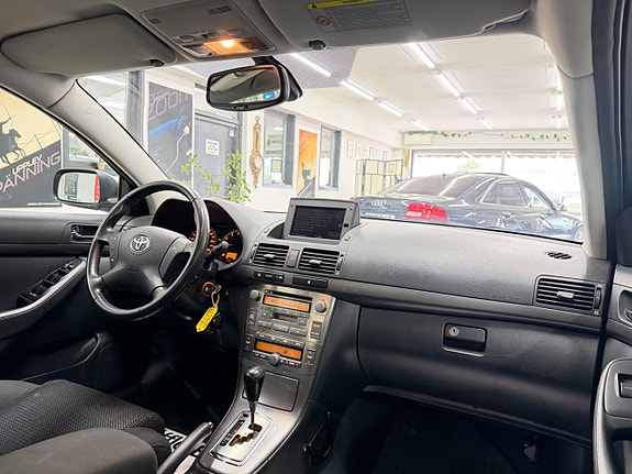 Toyota Avensis 18 of 30