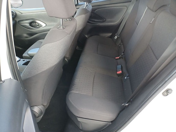 Toyota Yaris 7 of 10
