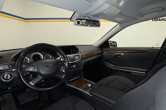 Mercedes-Benz E300 5 of 6