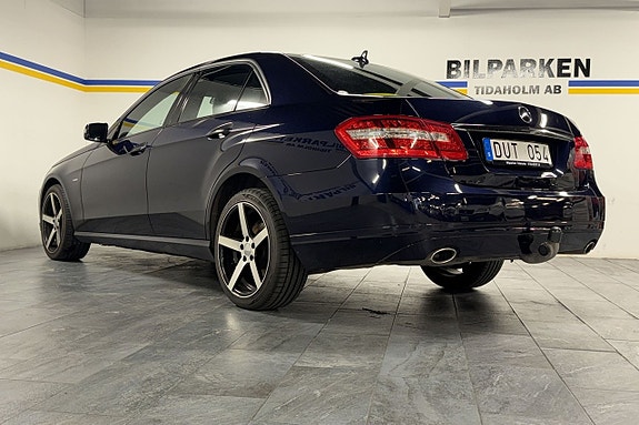 Mercedes-Benz E300 4 of 6