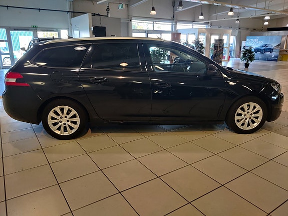 Peugeot 308 SW 6 of 8