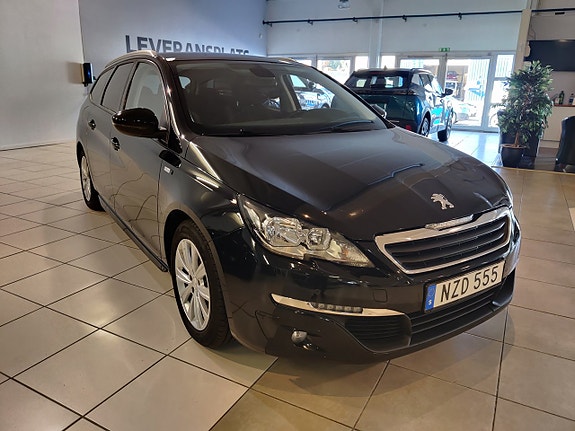 Peugeot 308 SW 7 of 8