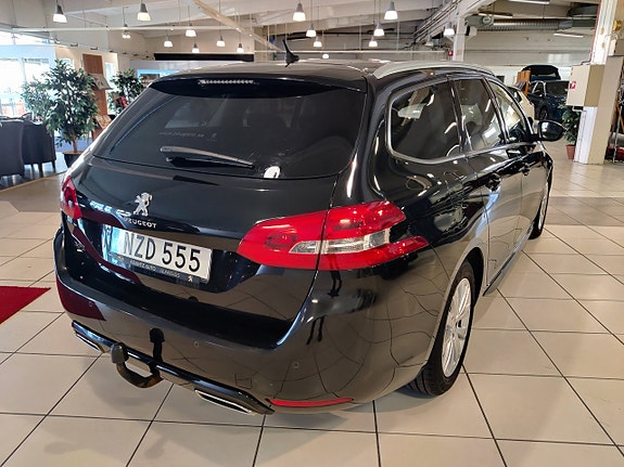 Peugeot 308 SW 4 of 8