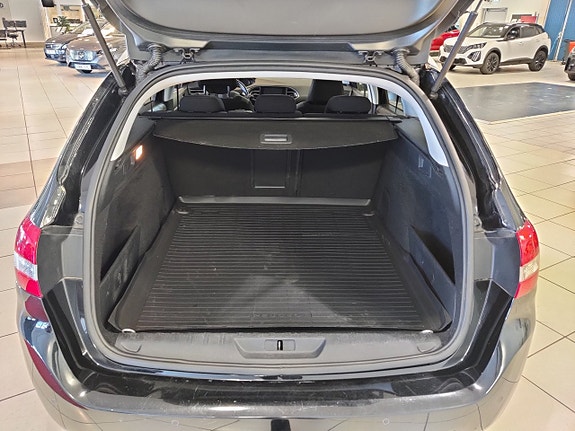 Peugeot 308 SW 5 of 8